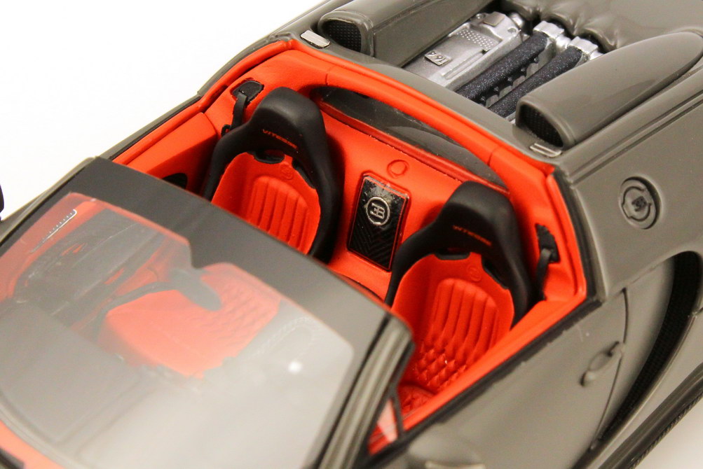 Foto 1:43 Bugatti Veyron 16.4 Grand Sport Vitesse jet-grau/jet-grau-matt Looksmart LS396A