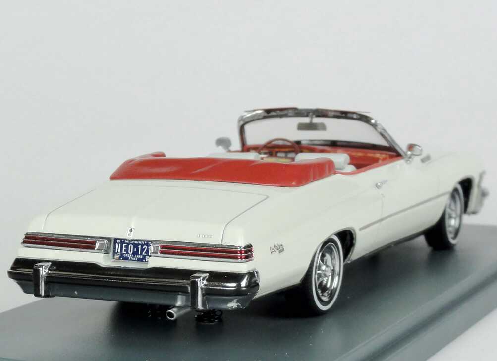 Foto 1:43 Buick LeSabre Convertible (1974) weiß NEO Scale Models 44121