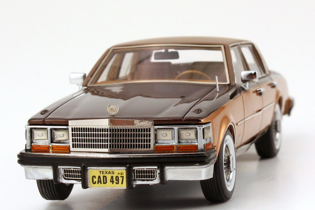Foto 1:43 Cadillac Seville Elegante 1975 gold-braun-met./dunkel-braun-met. NEO Scale Models 43497