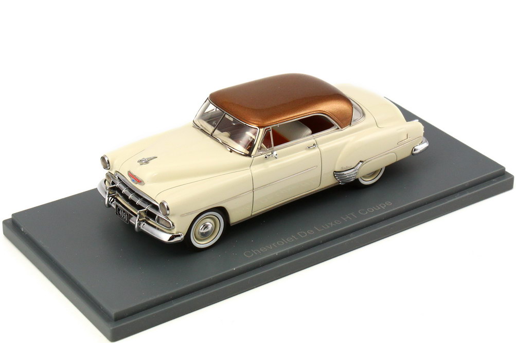Foto 1:43 Chevrolet De Luxe HT Coupe 1952 creme-weiß/gold-met. NEO Scale Models 44050