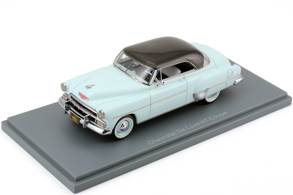 Foto 1:43 Chevrolet De Luxe HT Coupe 1952 hell-blau/anthrazit-met. NEO Scale Models 44051
