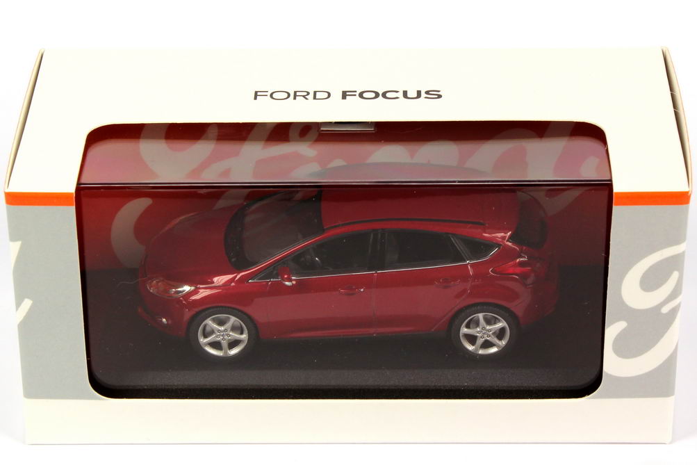 Ford Focus 2011 1:43 Candy Rot Minichamps