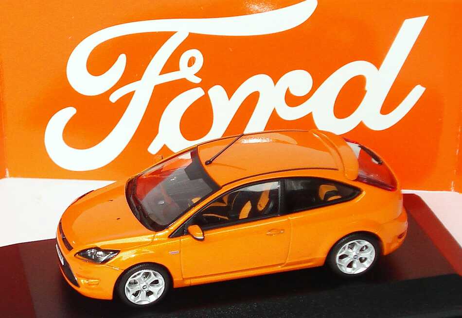 Foto 1:43 Ford Focus ST 2008 electricorange-met. Werbemodell Minichamps