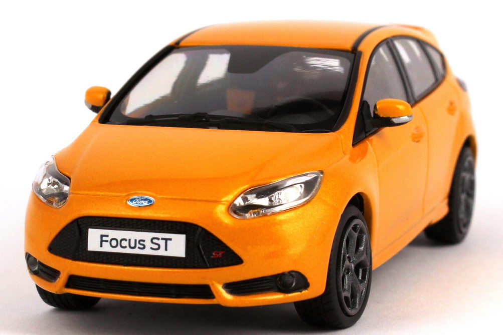Foto 1:43 Ford Focus ST 2012 tangerine-scream-orange-met. Werbemodell Minichamps 413081003