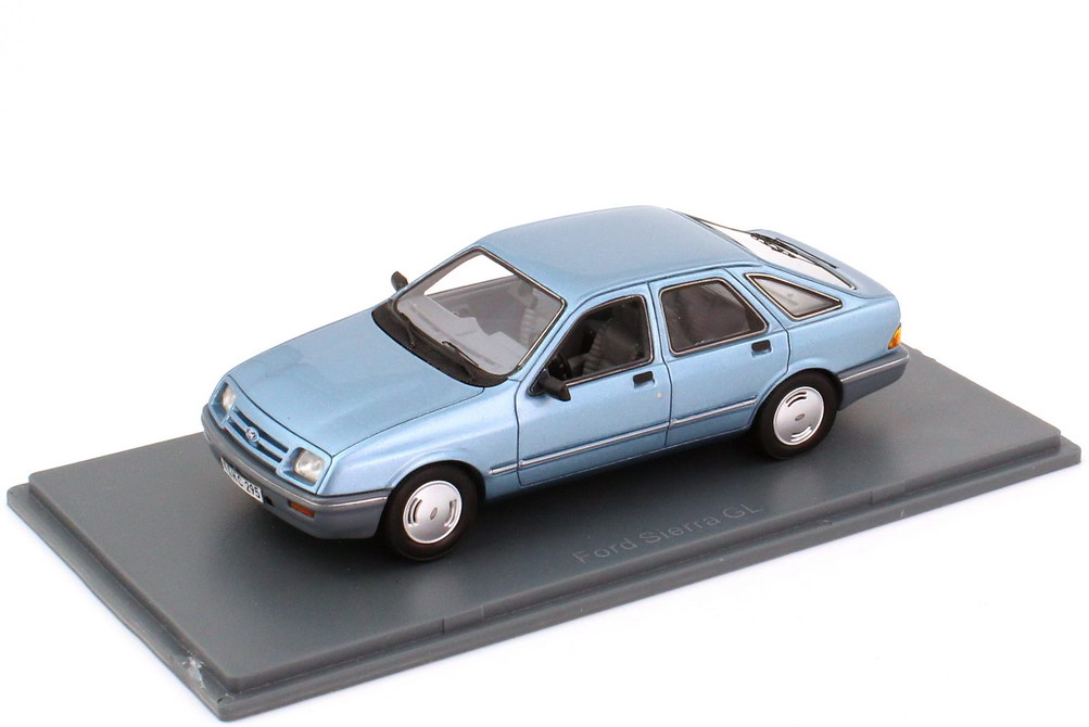 Foto 1:43 Ford Sierra 1.6 GL silber-blau-met. NEO Scale Models 44295