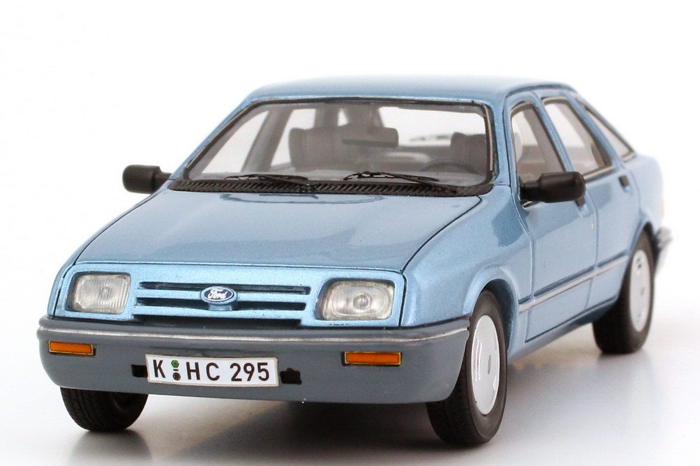 Foto 1:43 Ford Sierra 1.6 GL silber-blau-met. NEO Scale Models 44295