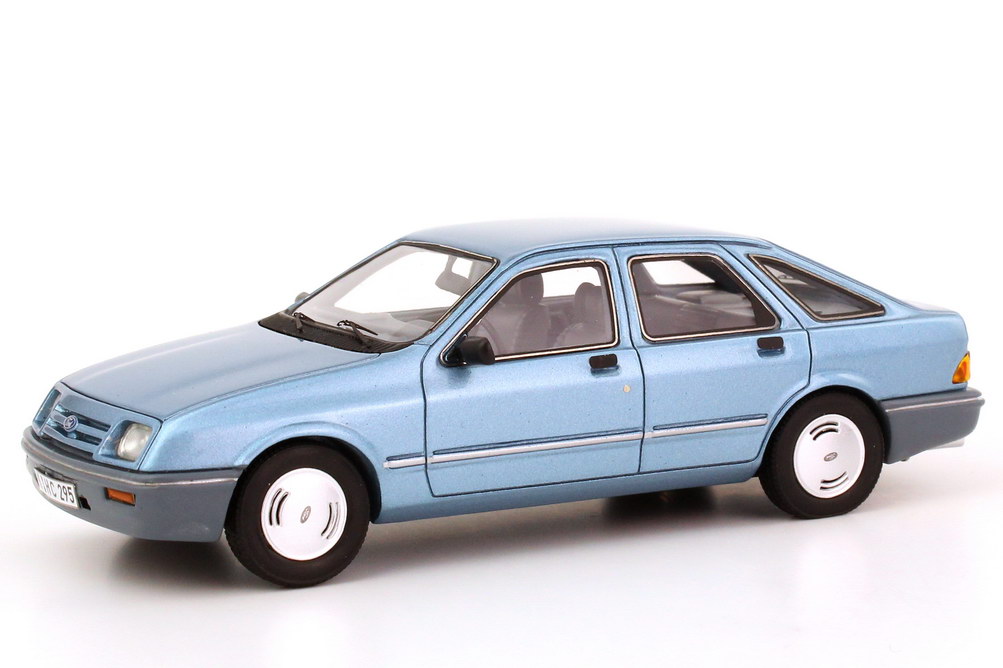 Foto 1:43 Ford Sierra 1.6 GL silber-blau-met. NEO Scale Models 44295
