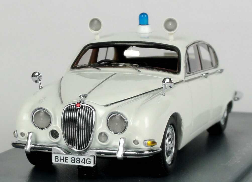 Foto 1:43 Jaguar S-Type (1965) British Police weiß NEO Scale Models 43948