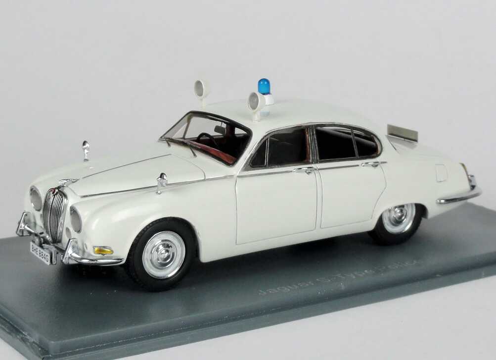 Foto 1:43 Jaguar S-Type (1965) British Police weiß NEO Scale Models 43948