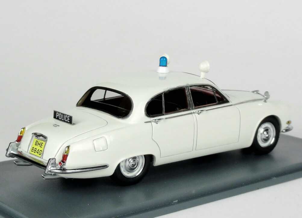 Foto 1:43 Jaguar S-Type (1965) British Police weiß NEO Scale Models 43948