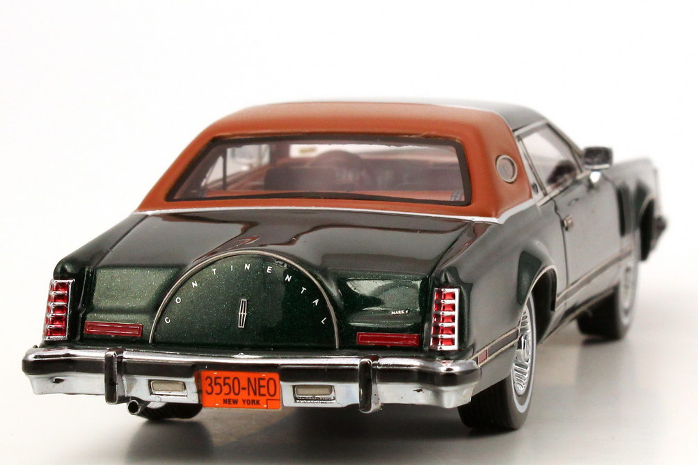 Foto 1:43 Lincoln Continental Mark V dunkel-grün-met./braun NEO Scale Models 43550