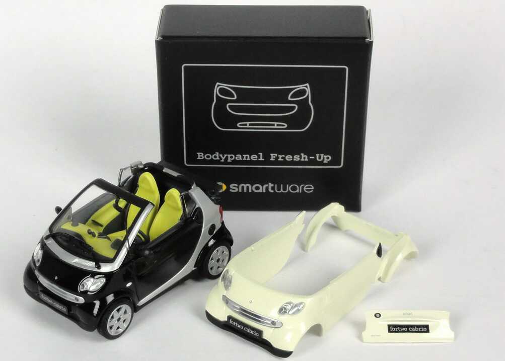 Foto 1:43 MCC Smart Cabrio jack-black/silber-met. + Bodypanels in lite-white Werbemodell Minichamps 0012497V001C51Q00