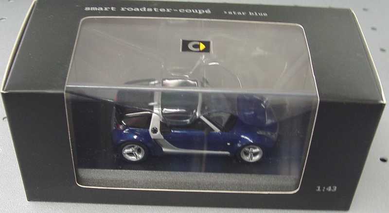 Foto 1:43 MCC Smart Roadster Coupé star-blue-met./silber Werbemodell Minichamps 0014180V001C06Q00