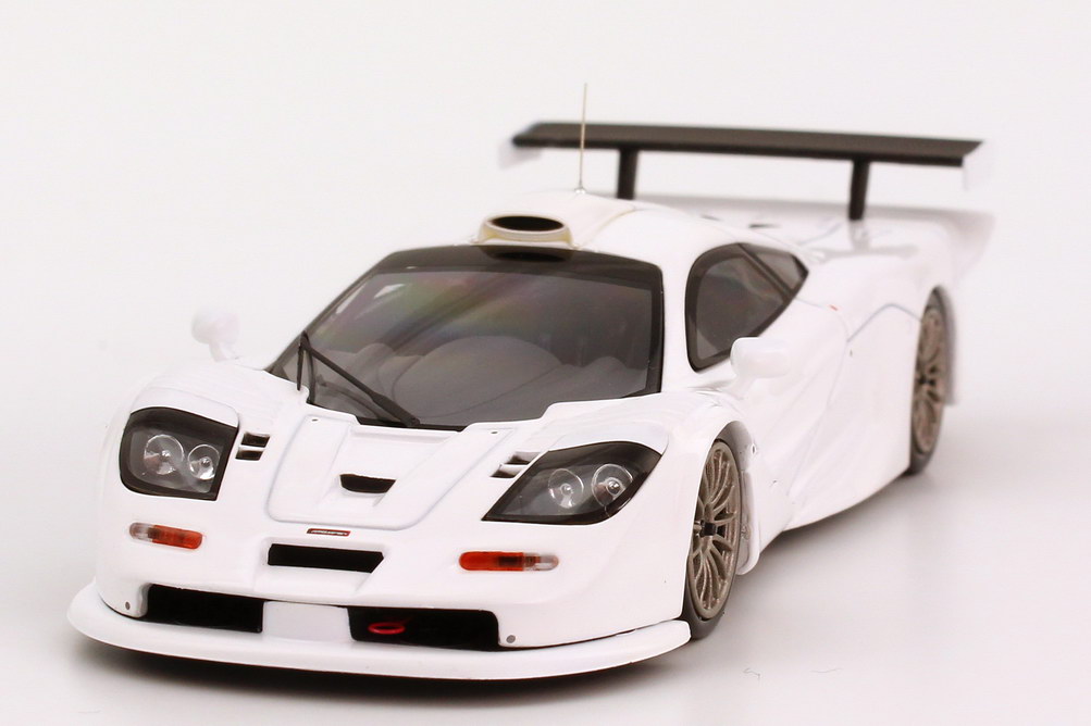 Foto 1:43 McLaren F1 GTR Plain-Color-Model weiß hpi-racing 8194
