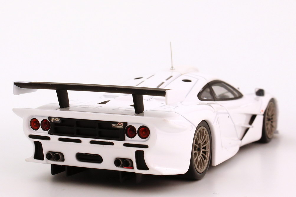 Foto 1:43 McLaren F1 GTR Plain-Color-Model weiß hpi-racing 8194
