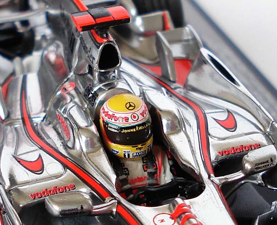 Foto 1:43 McLaren Mercedes MP 4-23 Formel 1 2008 Vodafone Nr.22, Lewis Hamilton (World Champion)Werbemodell Minichamps B66962421