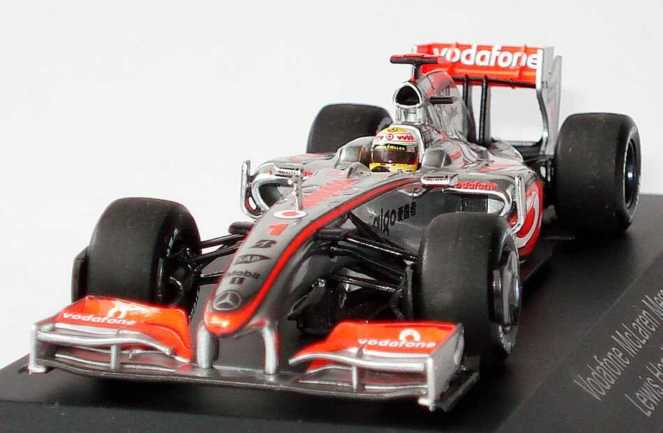 Foto 1:43 McLaren Mercedes MP 4-24 Formel 1 2009 Vodafone Nr.1, Lewis Hamilton Werbemodell Minichamps B66960038