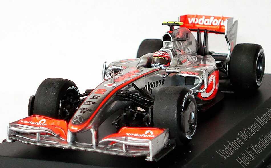 Foto 1:43 McLaren Mercedes MP 4-24 Formel 1 2009 Vodafone Nr.2, Heikki Kovalainen Werbemodell Minichamps B66960039