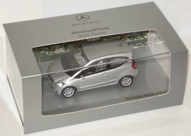 Foto 1:43 Mercedes-Benz A-Klasse 3türig (W169) brillantsilber-met. Werksedition Werk Rastatt Werbemodell Schuco B66962242