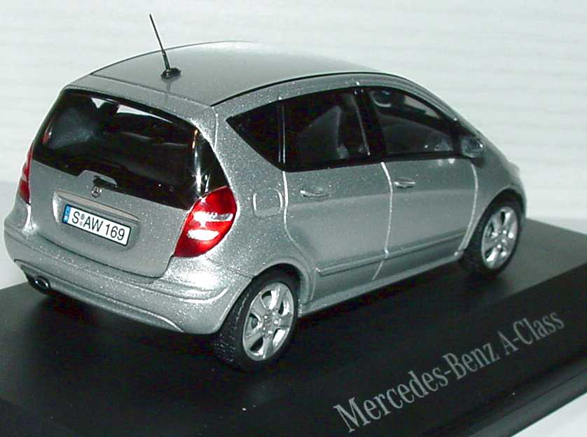 Mercedes-Benz A-Klasse (W169) polarsilber-met. Werbemodell Maisto B66962197  in der 1zu87.com Modellauto-Galerie