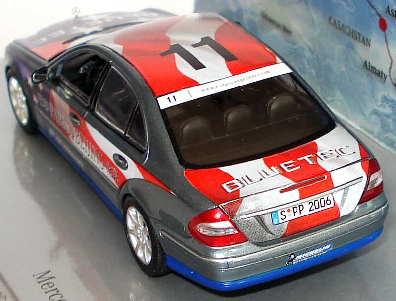 Foto 1:43 Mercedes-Benz E-Klasse Facelift (W211) Rallye Paris-Peking Team Bluetec Nr.11 Werbemodell Minichamps B66962267