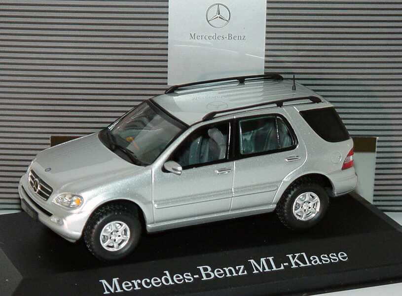 Foto 1:43 Mercedes-Benz ML-Klasse facelift brillantsilber-met. Werbemodell Ixo B66961928