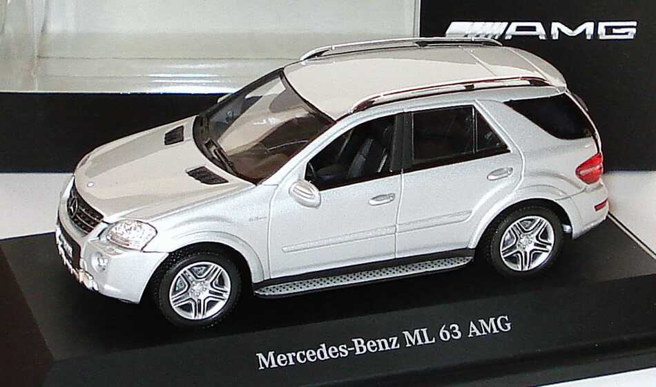 Foto 1:43 Mercedes-Benz ML 63 AMG Facelift 2008 (W164) silber-met. Werbemodell Minichamps B66960017
