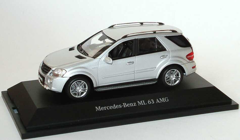 Foto 1:43 Mercedes-Benz ML 63 AMG Facelift 2008 (W164) silber-met. Werbemodell Minichamps B66960017