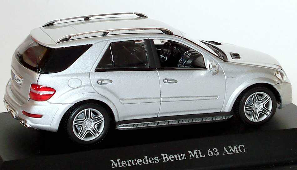 Foto 1:43 Mercedes-Benz ML 63 AMG Facelift 2008 (W164) silber-met. Werbemodell Minichamps B66960017
