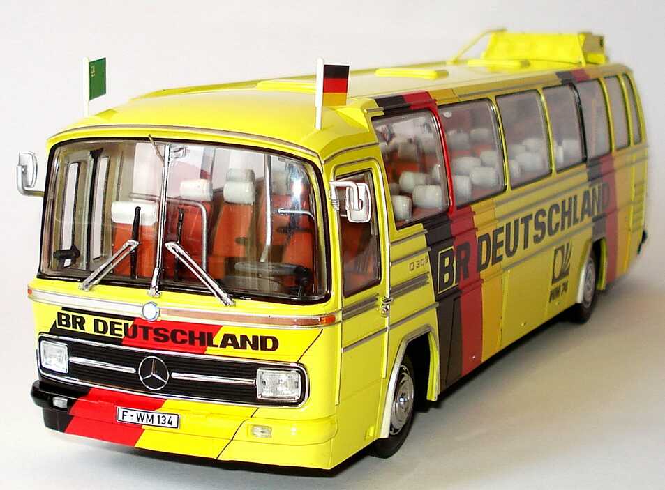 Foto 1:43 Mercedes-Benz O 302 Mannschaftsbus BR Deutschland Fußball-WM 1974 Werbemodell Minichamps B66960229