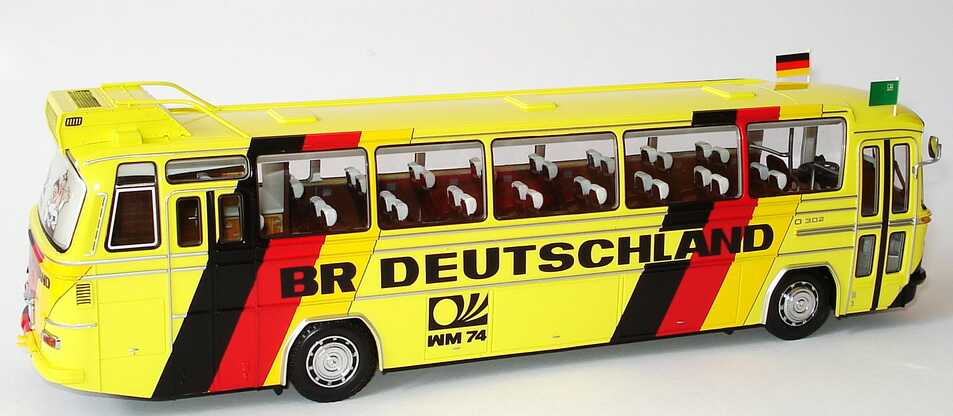 Foto 1:43 Mercedes-Benz O 302 Mannschaftsbus BR Deutschland Fußball-WM 1974 Werbemodell Minichamps B66960229