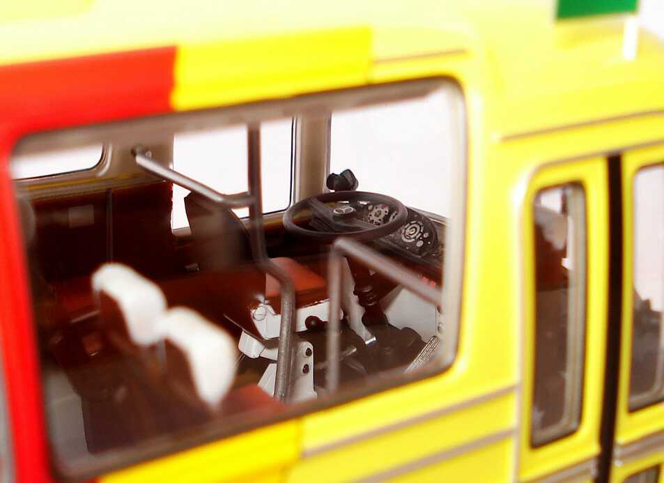 Foto 1:43 Mercedes-Benz O 302 Mannschaftsbus BR Deutschland Fußball-WM 1974 Werbemodell Minichamps B66960229