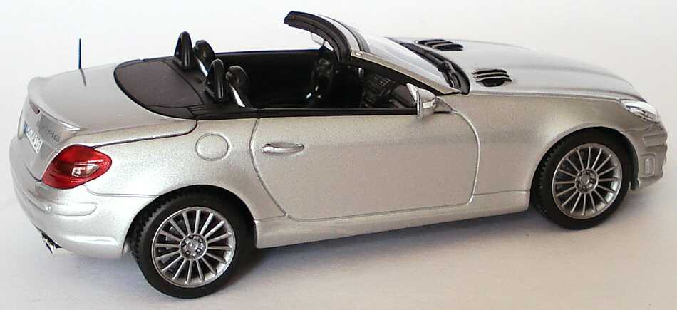 Foto 1:43 Mercedes-Benz SLK 55 AMG Facelift 2008 (R171) iridiumsilber-met. Werbemodell Minichamps B66960019