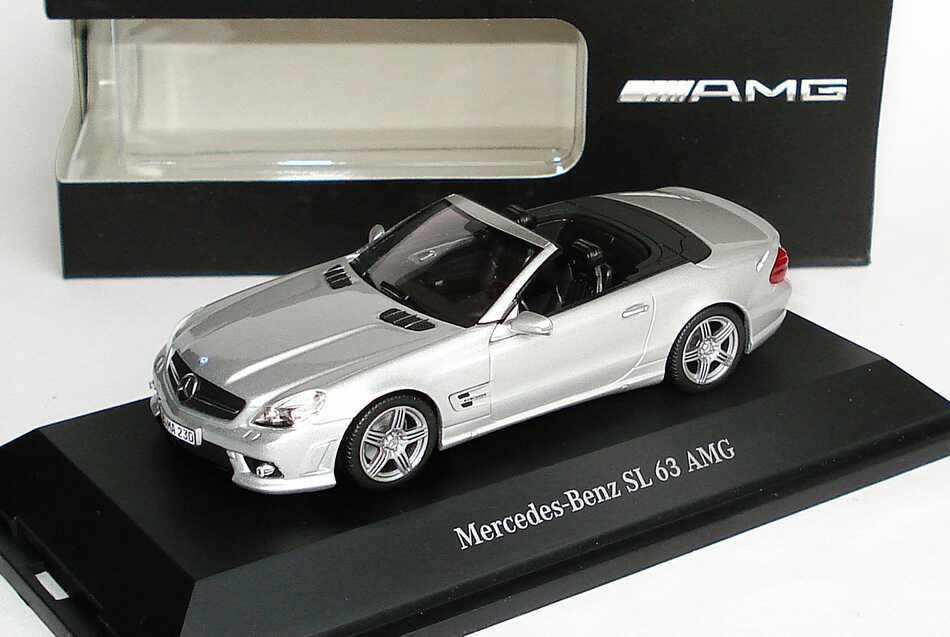Foto 1:43 Mercedes-Benz SL 63 AMG (R230, Modell 2008) silber-met. Werbemodell Minichamps B66960018