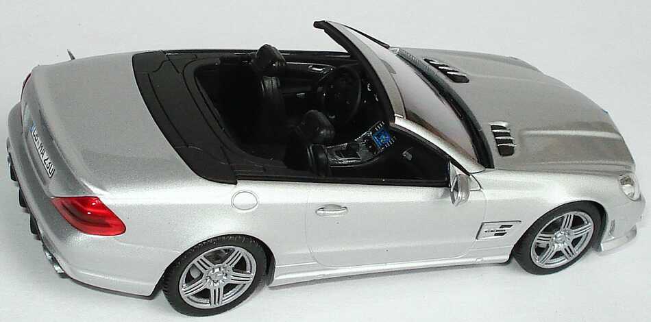 Foto 1:43 Mercedes-Benz SL 63 AMG (R230, Modell 2008) silber-met. Werbemodell Minichamps B66960018