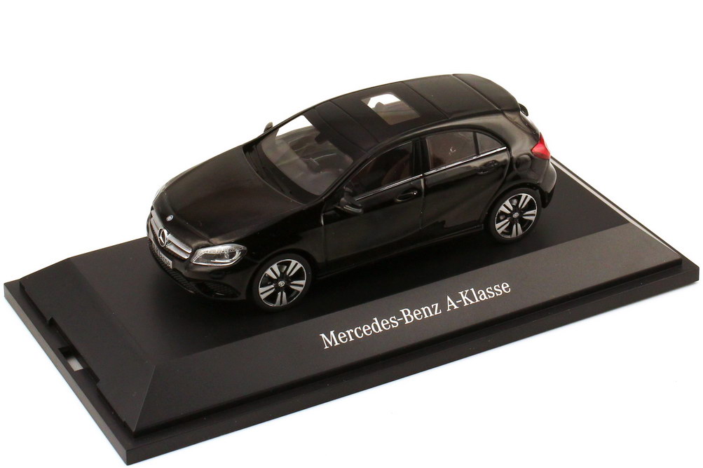 Foto 1:43 Mercedes-Benz A-Klasse 2012 (W176) kosmos-schwarz Werbemodell Schuco B66960122