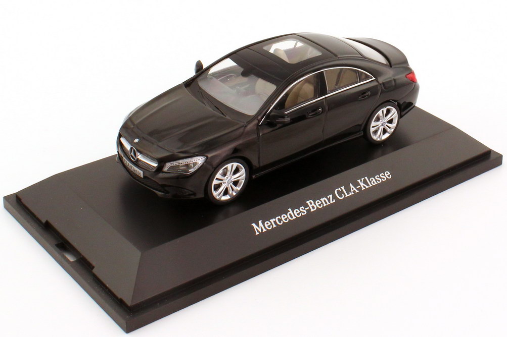 Foto 1:43 Mercedes-Benz CLA-Klasse 2013 (C117) kosmos-schwarz-met. Werbemodell Schuco B66960127