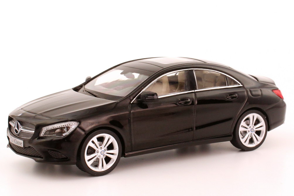 Foto 1:43 Mercedes-Benz CLA-Klasse 2013 (C117) kosmos-schwarz-met. Werbemodell Schuco B66960127