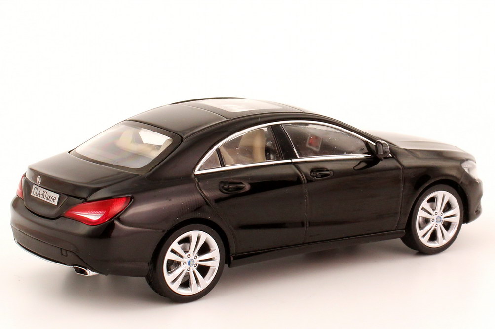 Foto 1:43 Mercedes-Benz CLA-Klasse 2013 (C117) kosmos-schwarz-met. Werbemodell Schuco B66960127