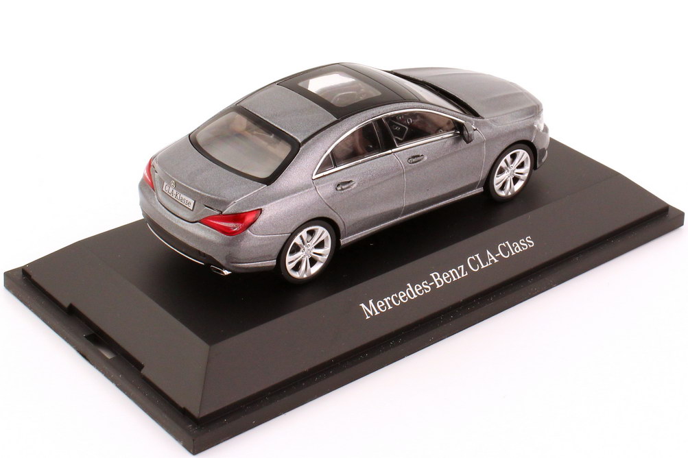 Foto 1:43 Mercedes-Benz CLA-Klasse 2013 (C117) mountain-grau-met. Werbemodell Schuco B66960128