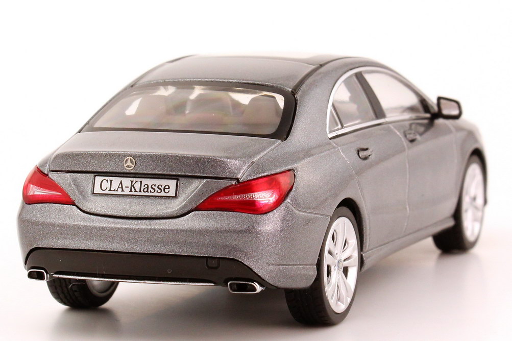 Foto 1:43 Mercedes-Benz CLA-Klasse 2013 (C117) mountain-grau-met. Werbemodell Schuco B66960128