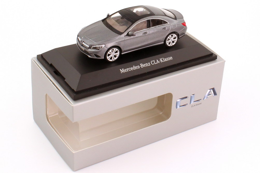 Foto 1:43 Mercedes-Benz CLA-Klasse 2013 (C117) mountain-grau-met. Werbemodell Schuco B66960128