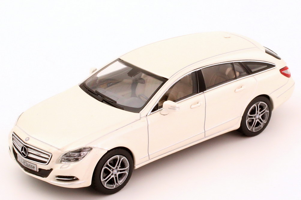 Foto 1:43 Mercedes-Benz CLS Shooting Brake (X218) bright-diamant-weiß Werbemodell Norev B66960113