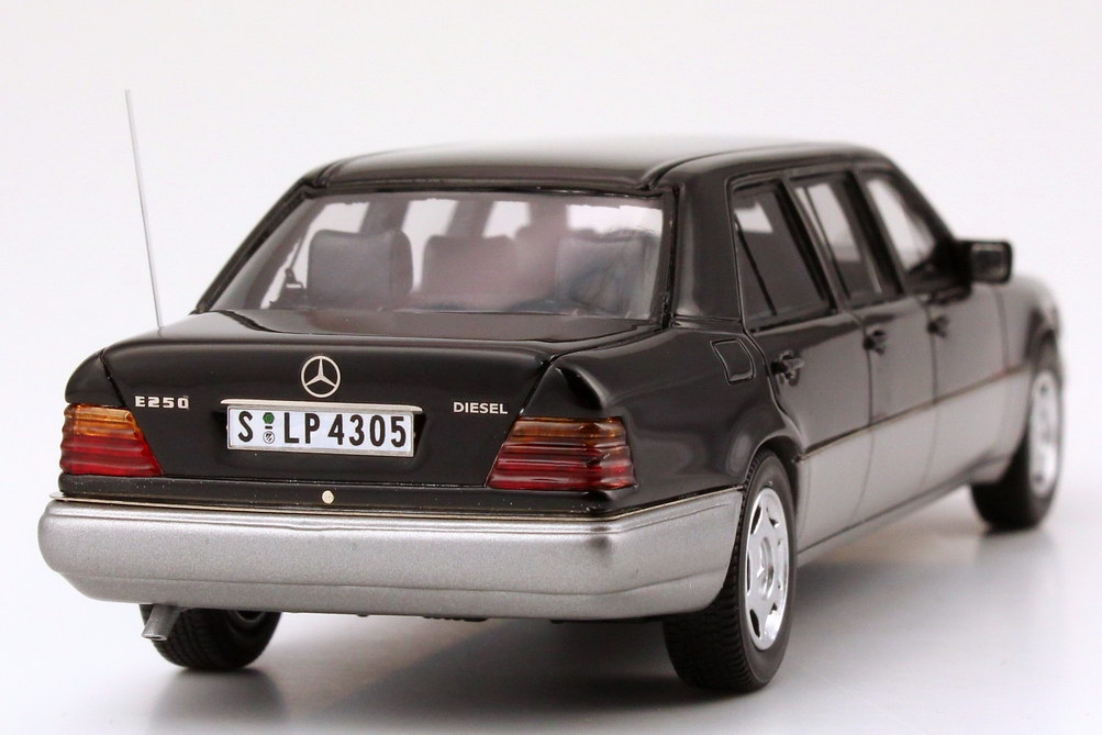 Foto 1:43 Mercedes-Benz E-Klasse Langversion E 250 Diesel (W124 / V124 MOPF II) schwarz NEO Scale Models 44305
