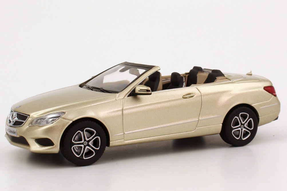 Foto 1:43 Mercedes-Benz E-Klasse Cabrio 2013 (A207 MOPF) argonit-silber-met. Werbemodell Kyosho B66960194