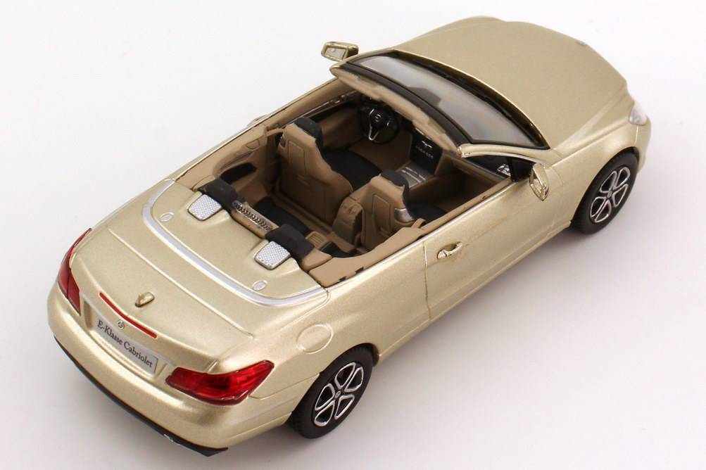 Foto 1:43 Mercedes-Benz E-Klasse Cabrio 2013 (A207 MOPF) argonit-silber-met. Werbemodell Kyosho B66960194