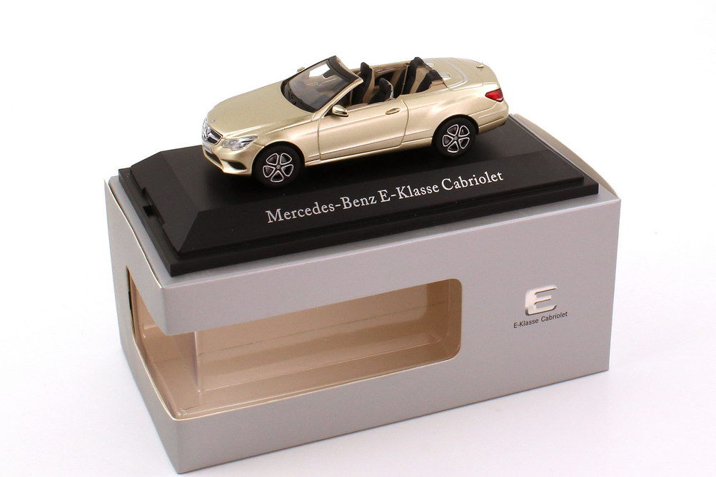 Foto 1:43 Mercedes-Benz E-Klasse Cabrio 2013 (A207 MOPF) argonit-silber-met. Werbemodell Kyosho B66960194