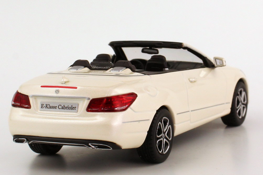 Foto 1:43 Mercedes-Benz E-Klasse Cabrio 2013 (A207 MOPF) diamant-weiß-met. Werbemodell Kyosho B66960195