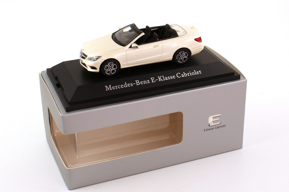 Foto 1:43 Mercedes-Benz E-Klasse Cabrio 2013 (A207 MOPF) diamant-weiß-met. Werbemodell Kyosho B66960195