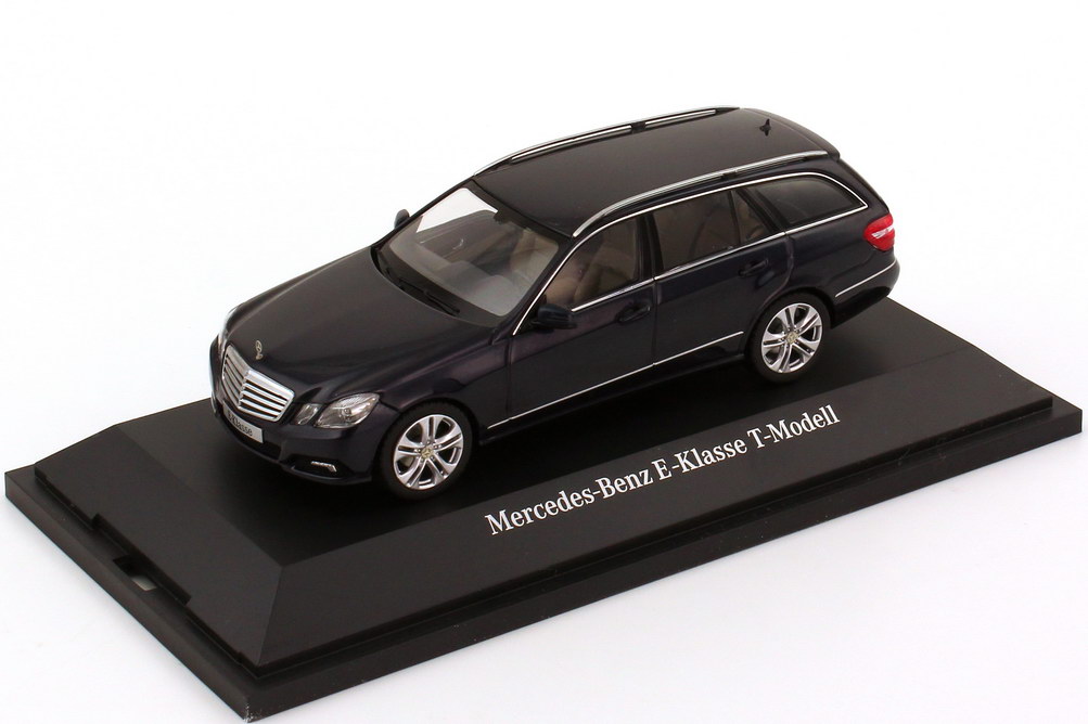 Foto 1:43 Mercedes-Benz E-Klasse T-Modell (S212) Avantgarde tansanitblau-met. Werbemodell Schuco B66962436